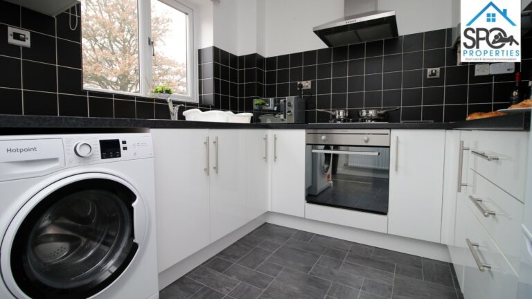 Fully equipped modern kitchen with washing machine – contractor accommodation in Caerleon, Newport.