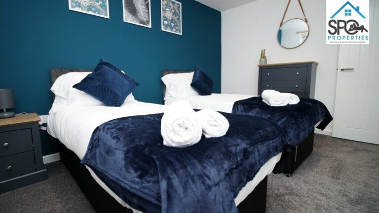 Stylish bedroom with flexible king/twin bed setup and storage – Merthyr Tydfil, South Wales contractor accommodation.