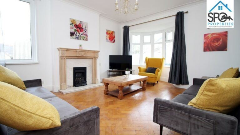 Spacious living room with sofas, armchair and HD smart TV – Cardiff, South Wales contractor accommodation.